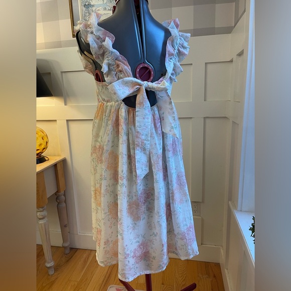 Floral Ruffle Sleeve Dress Size Small - Picture 1 of 8